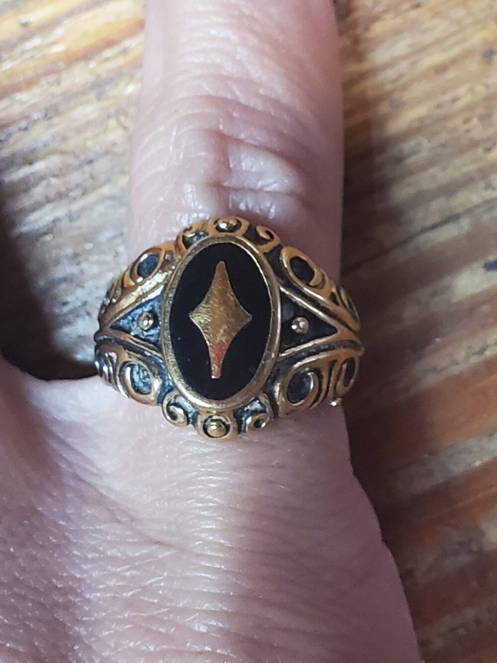 Vintage 1988 Castings On Parade Ornate Gold Tone Black Onyx Statement Ring